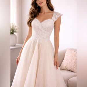Romantic Lace A-Line Wedding Dress – Corset Back – US 6-8 – 32” Bust